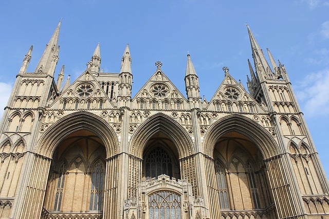 peterborough-cathedral-1457924_640 (1)