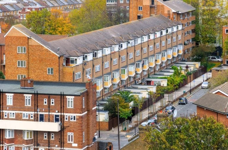 Obtaining freehold of 2 end of block maisonettes landlord property118.com