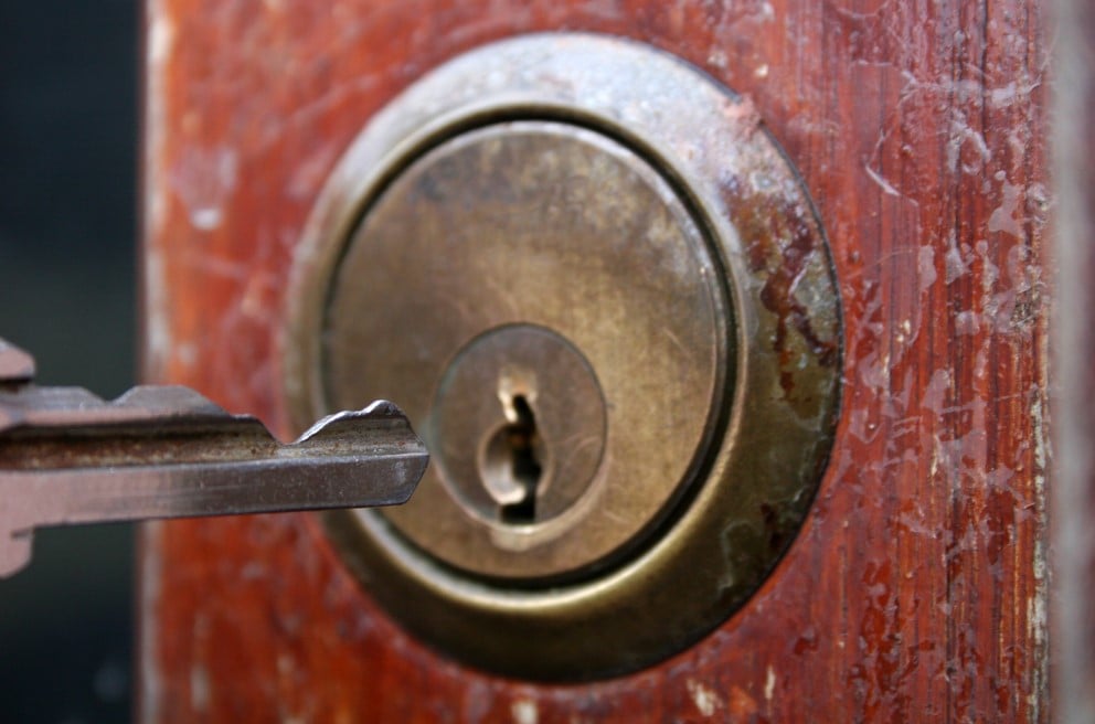 Our tenant claims a first floor flat must have a Yale lock?