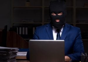 Rental property fraudster wearing a mask property118.com