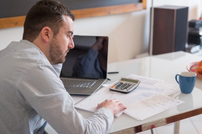 landlord looking at how to calculate his cgt tax bill property118.com
