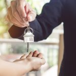 pic of landlord handing key to a tenant rents rising property118.com