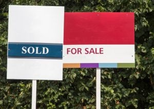for sale boards as landlords sell up with rising interest rates prfoperty118.com
