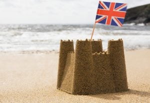 Pic of a snad castle and a union flag for holiday lets uk property118.com