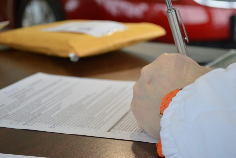 landlord signing a tenant's notice to quit UK property118.com