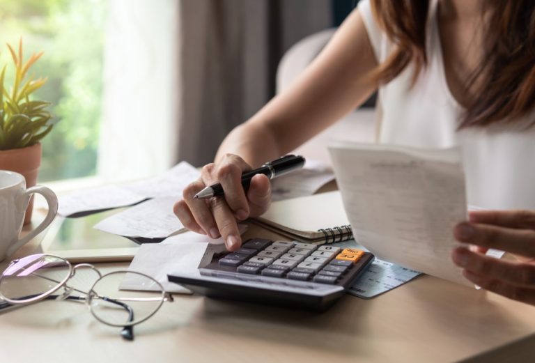 Woman landlord doing accounts software recommendations property118.com