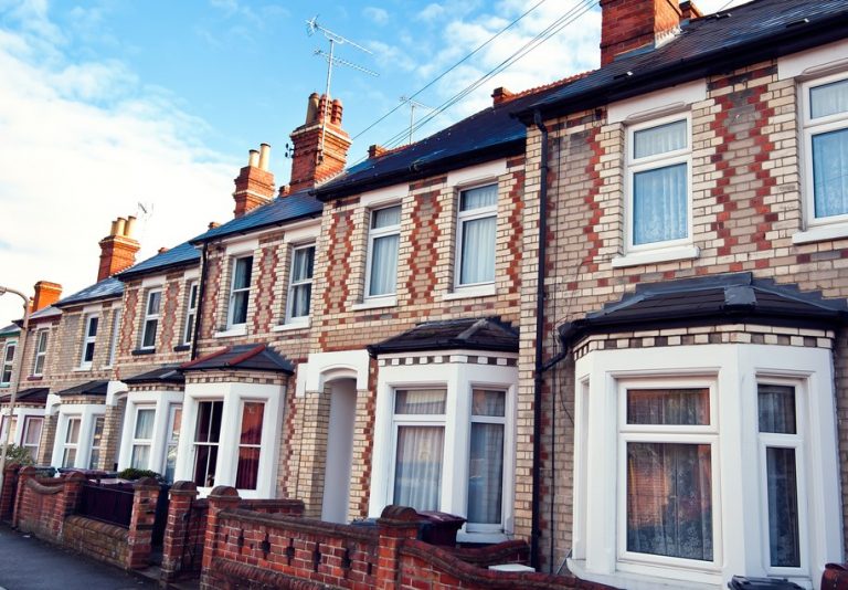 Pic of terraced street England converting three beds into one bed flats property118