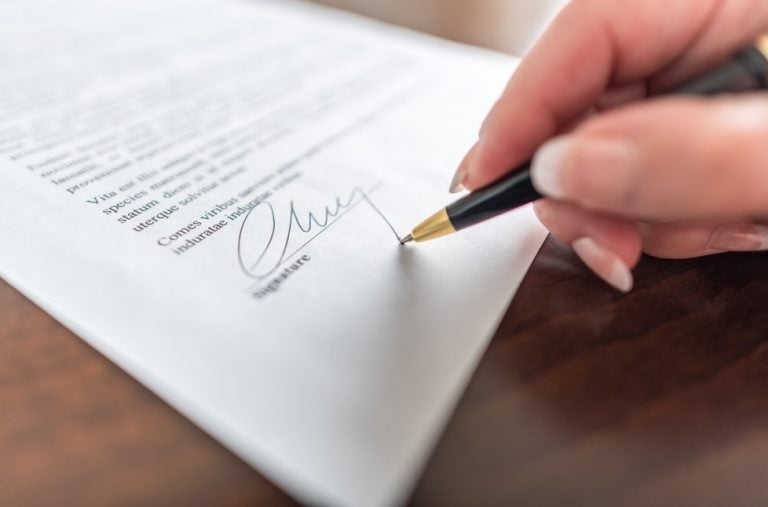 Pic of tenant signing a tenancy agreement estate agent landlord property118