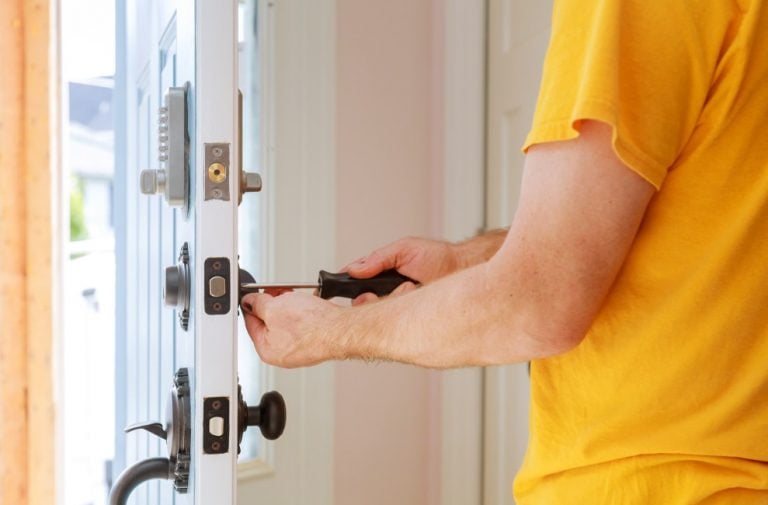 pic of landlord changing the locks s21 tenant eviction property118