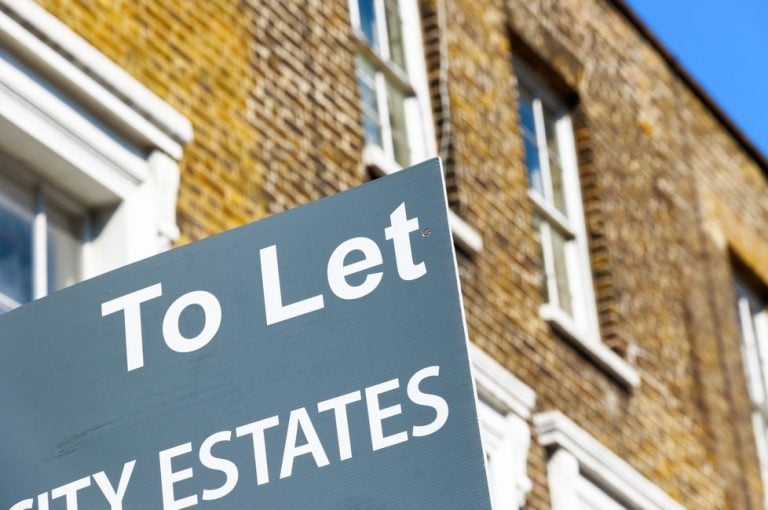 Pic of to let board tenant refusing viewings after s21