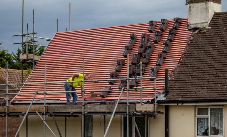 Pic of roofer repairing roof leasehold freehold property118