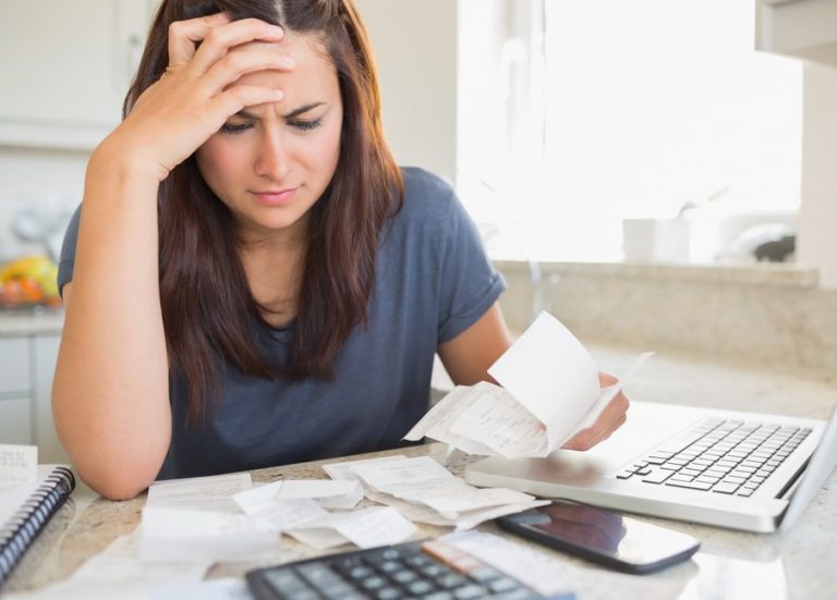 pic of woman tenant struggling to pay rent poroperty118