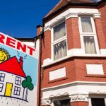 Pic of rent sign outside a london house as tenants move along the elizabeth line property118