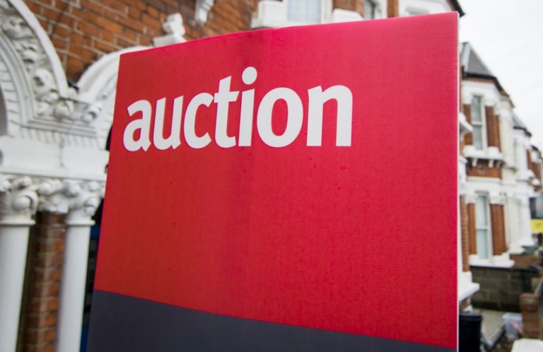 Pic of auctionhouse tenant in situ landlord questions property118