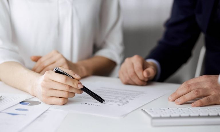 Pic of landlord discussing tenancy agreement addendum wording property118