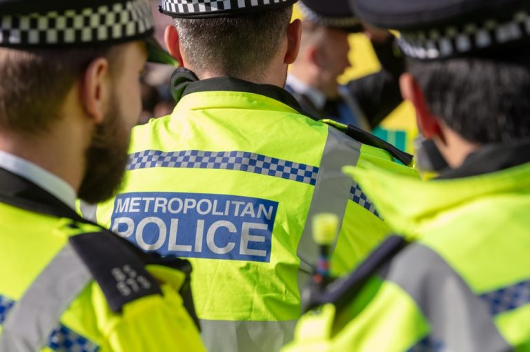 Pic of Met Police officers dealing with an illegal conviction - advice from tenant groups property118