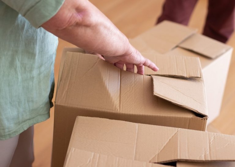 Pic of tenant breaking AST to leave rented home early property118