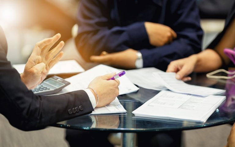 pic of directors and managing agent discussing leasehold flats property118