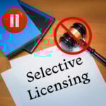 Graphic showing selective licensing paused or opposed, with a crossed-out gavel and pause symbol beside legal documents