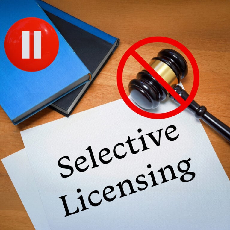 Graphic showing selective licensing paused or opposed, with a crossed-out gavel and pause symbol beside legal documents
